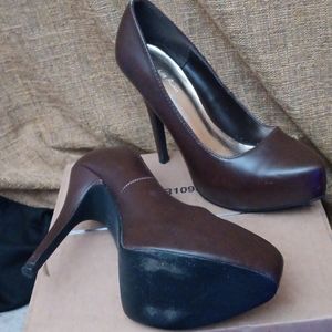 Charlotte Russ brown collector's edition high heel pumps size 7 So there.